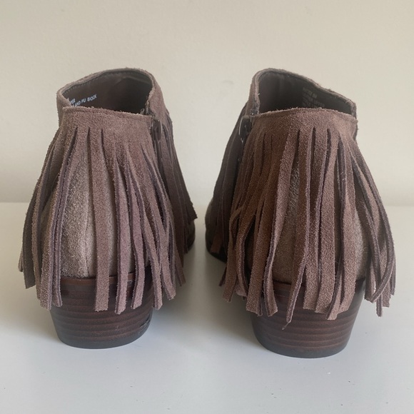 Steve Madden Patzee Suede Low Heel Fringe Ankle Booties Size 8 NWOT w/ Defects - Picture 6 of 16